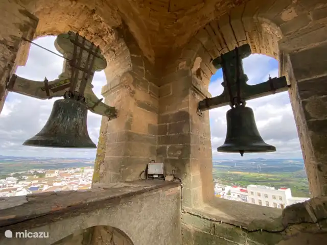 Vanuit de klokkentoren van de kerk heb je schitterend uitzicht over de omgeving.